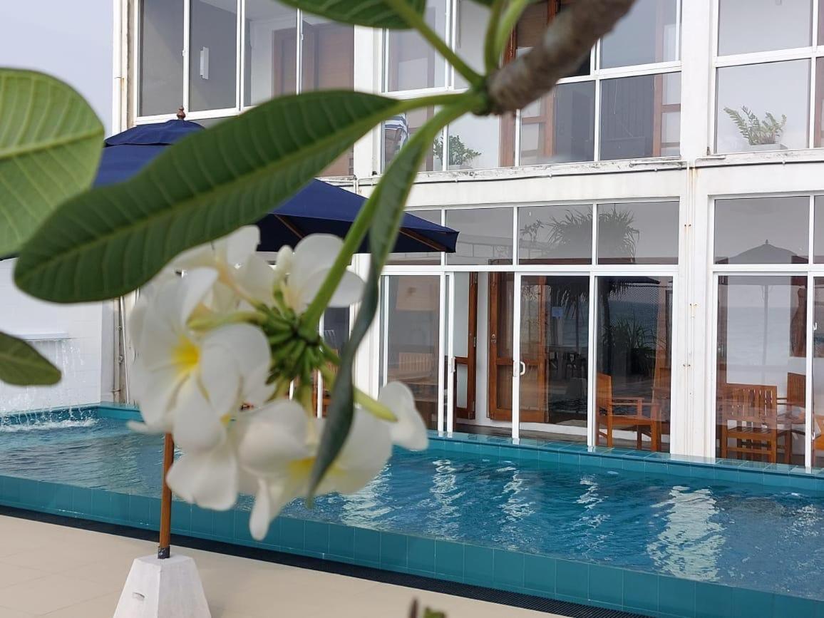 White Sand Villa - Beach Front 希克杜沃 外观 照片