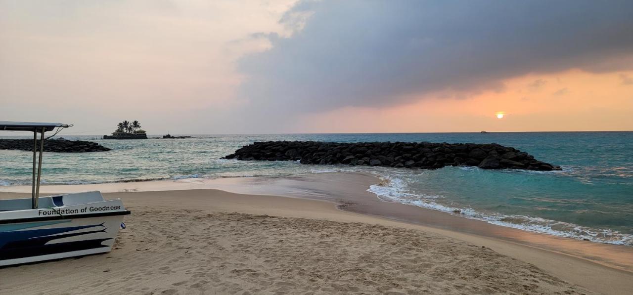 White Sand Villa - Beach Front 希克杜沃 外观 照片
