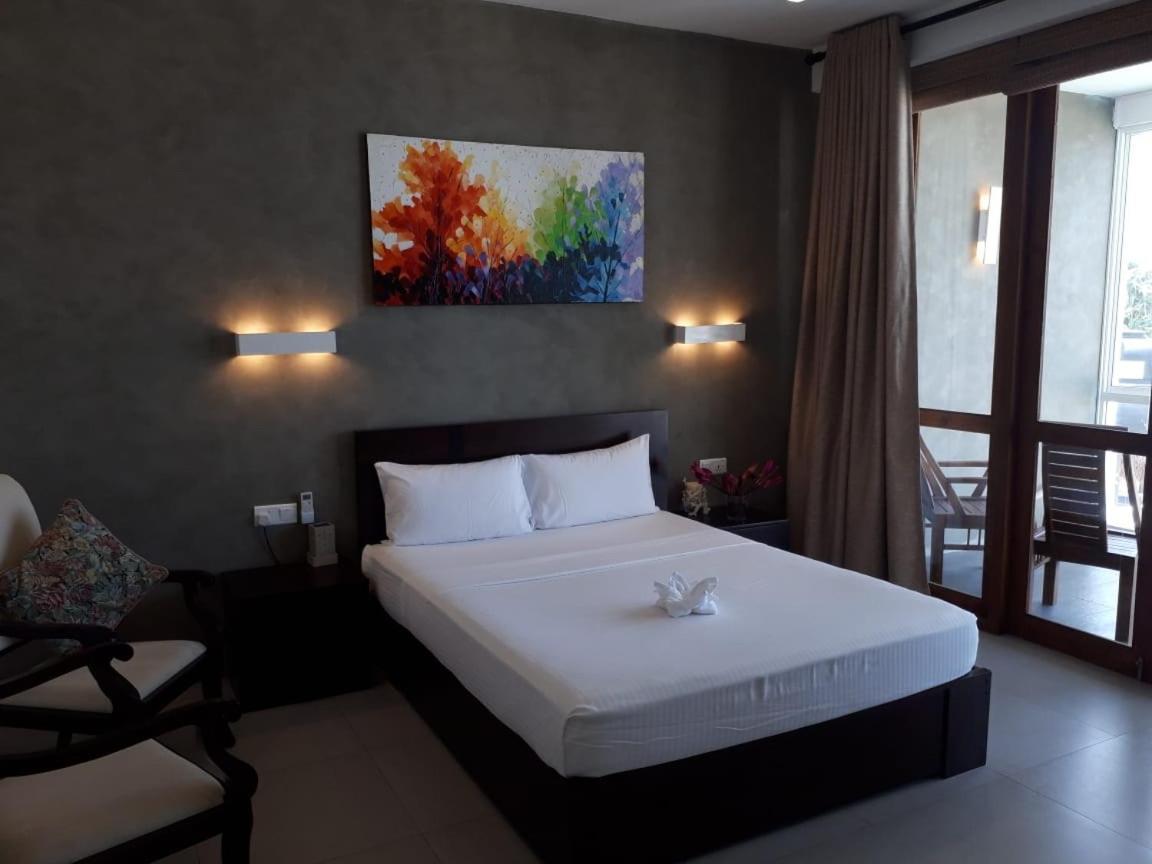 White Sand Villa - Beach Front 希克杜沃 外观 照片