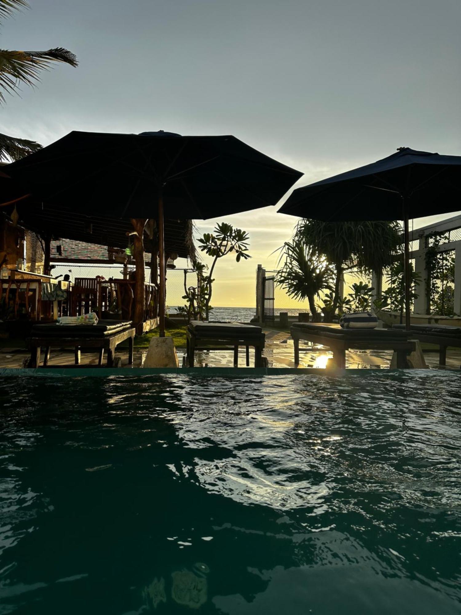 White Sand Villa - Beach Front 希克杜沃 外观 照片