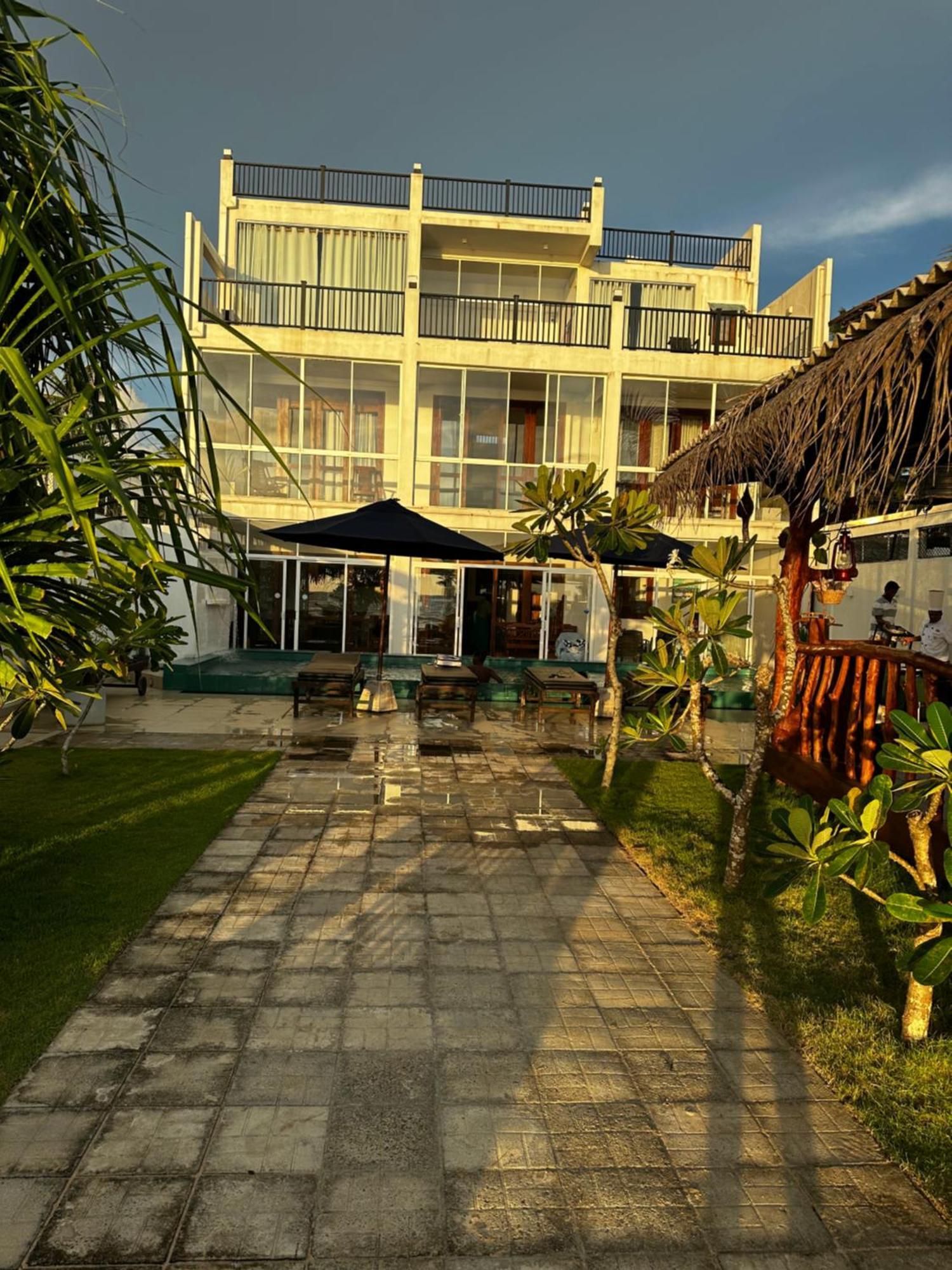 White Sand Villa - Beach Front 希克杜沃 外观 照片