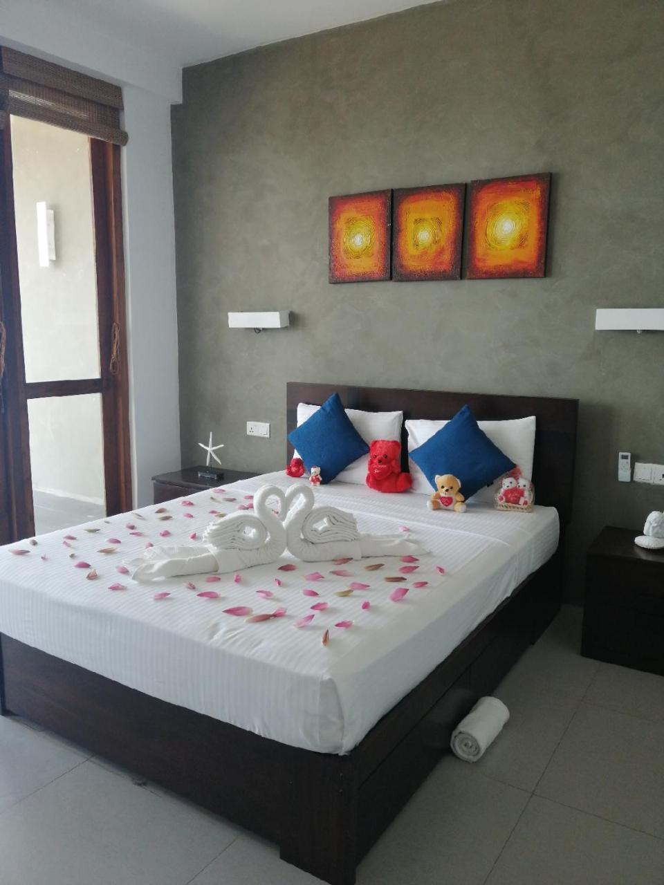 White Sand Villa - Beach Front 希克杜沃 外观 照片