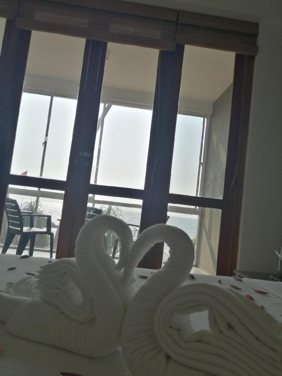 White Sand Villa - Beach Front 希克杜沃 外观 照片