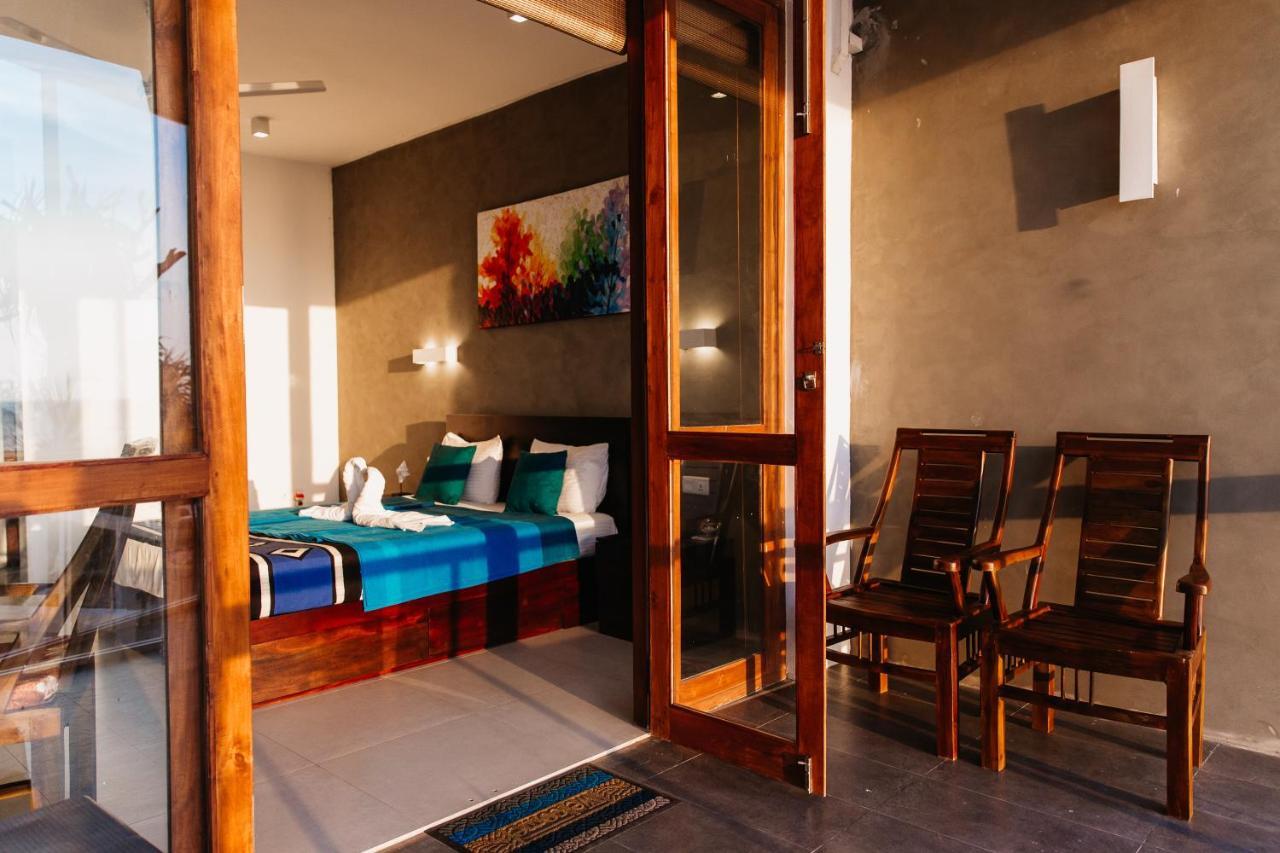 White Sand Villa - Beach Front 希克杜沃 外观 照片